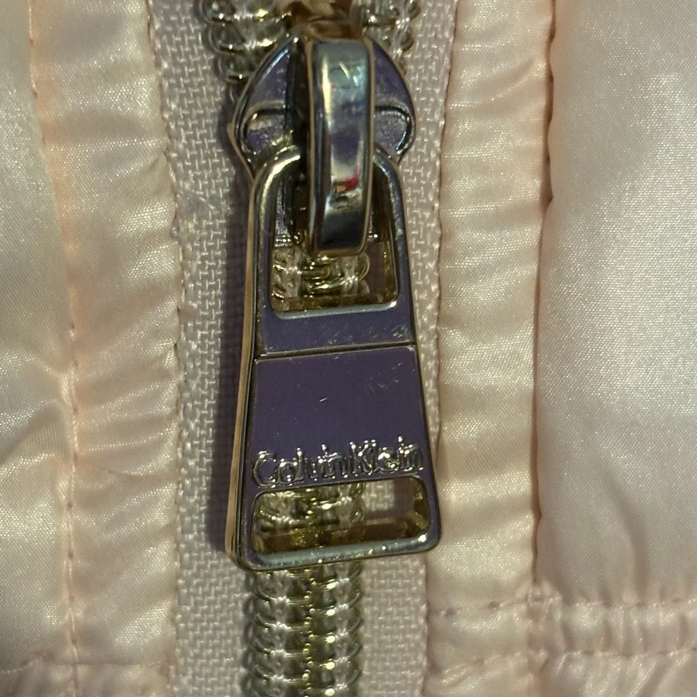 Calvin Klein Light Pink Puffer Vest - Picture 4 of 9